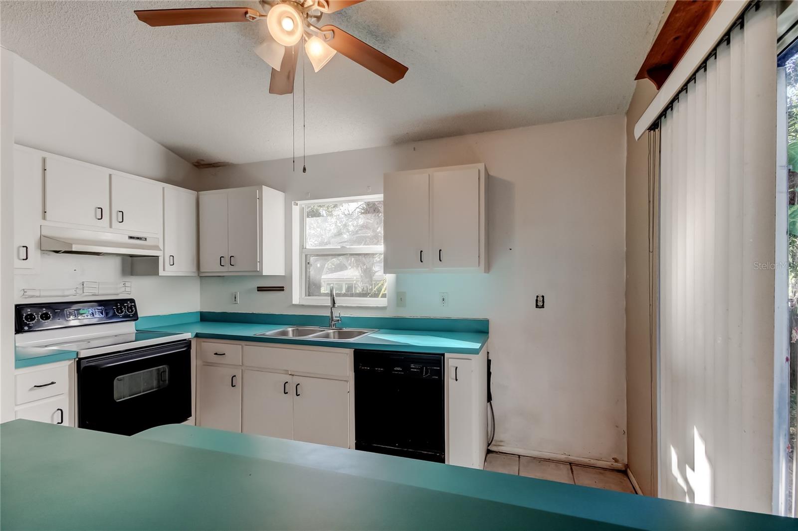 COLONIAL TERRACE - Residential