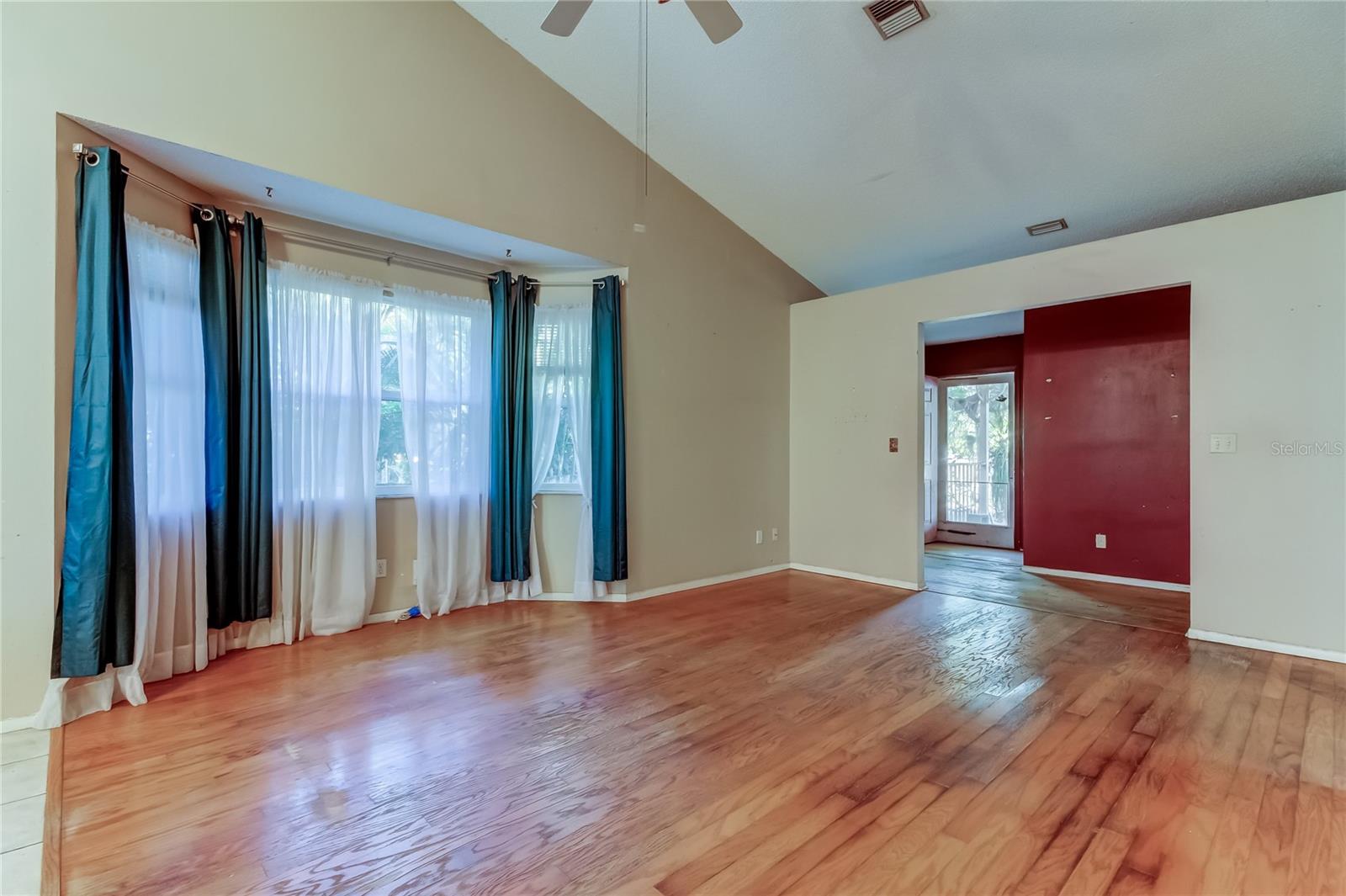 COLONIAL TERRACE - Residential