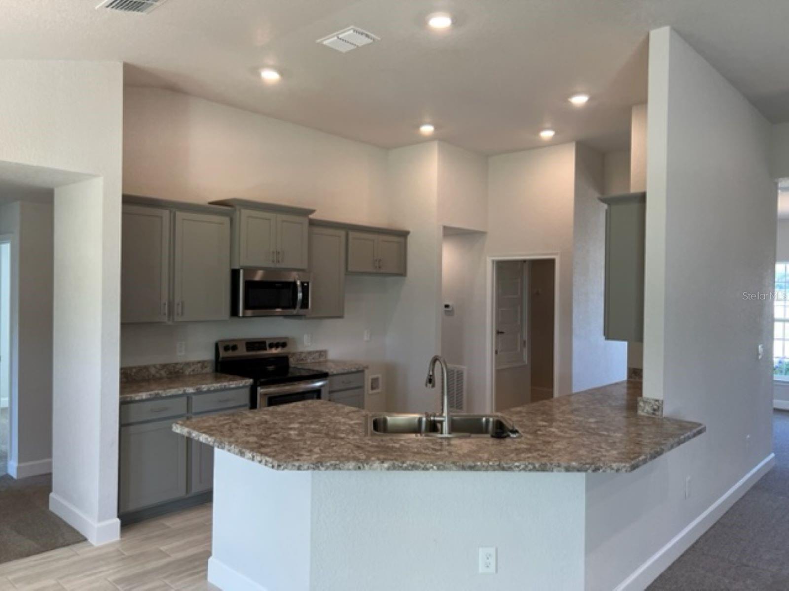 SUMMERCREST - Residential