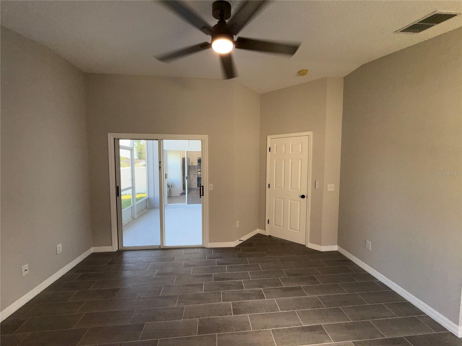 EAGLERIDGE PH 02 - Residential