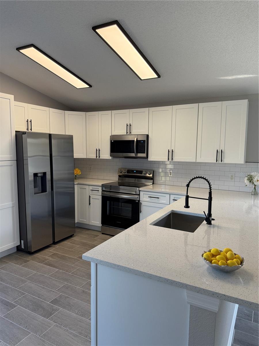 EAGLERIDGE PH 02 - Residential