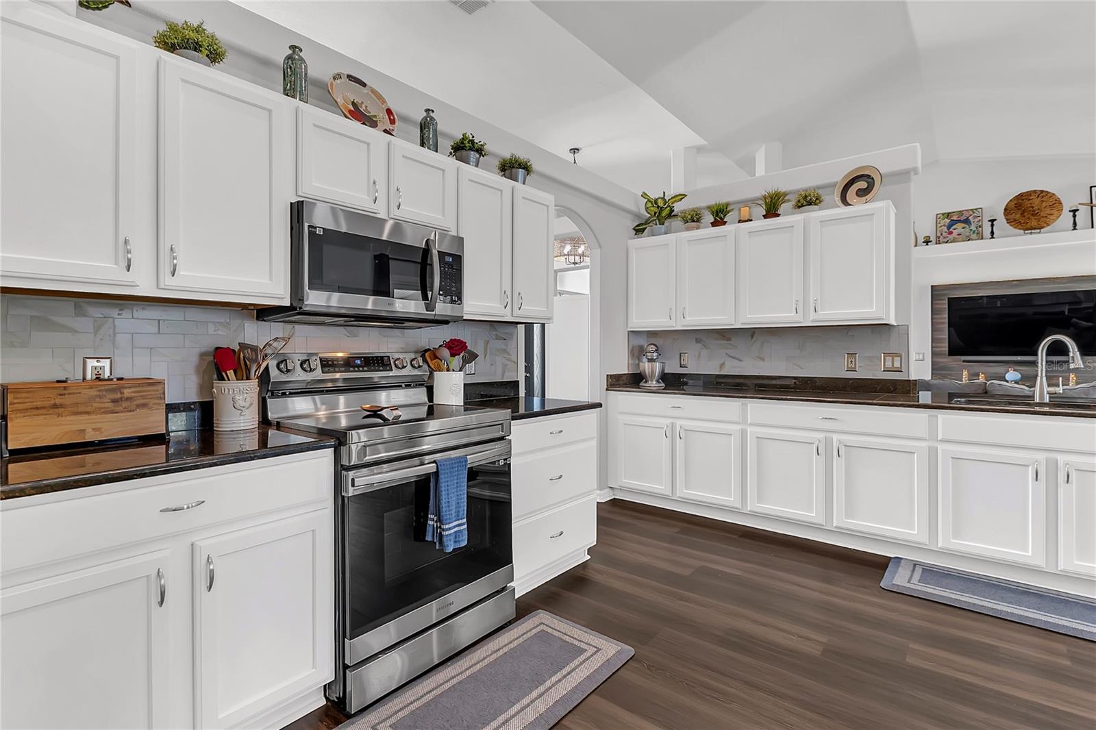 3245 COUNTRYSIDE VIEW DRIVE