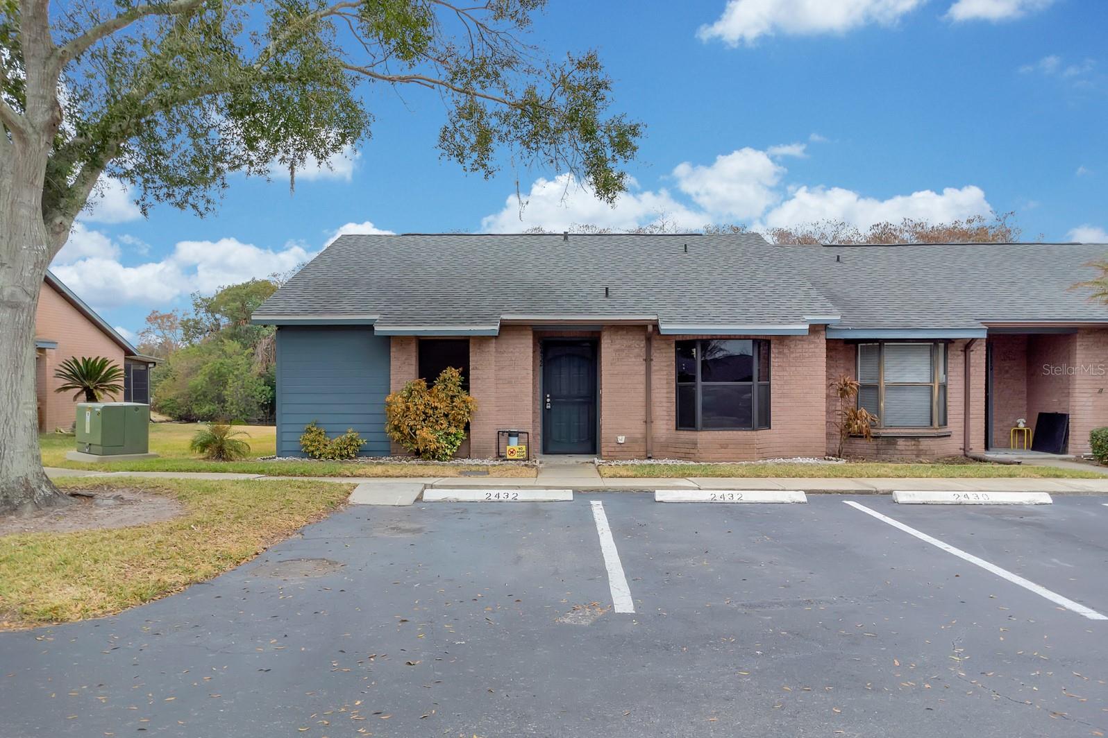 2432 KING OAK COURT