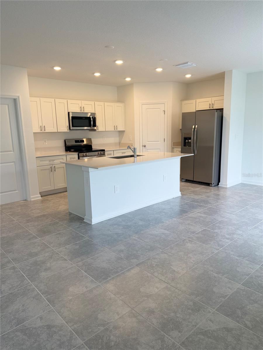 RANCHES/LK MCLEOD II - Residential Lease