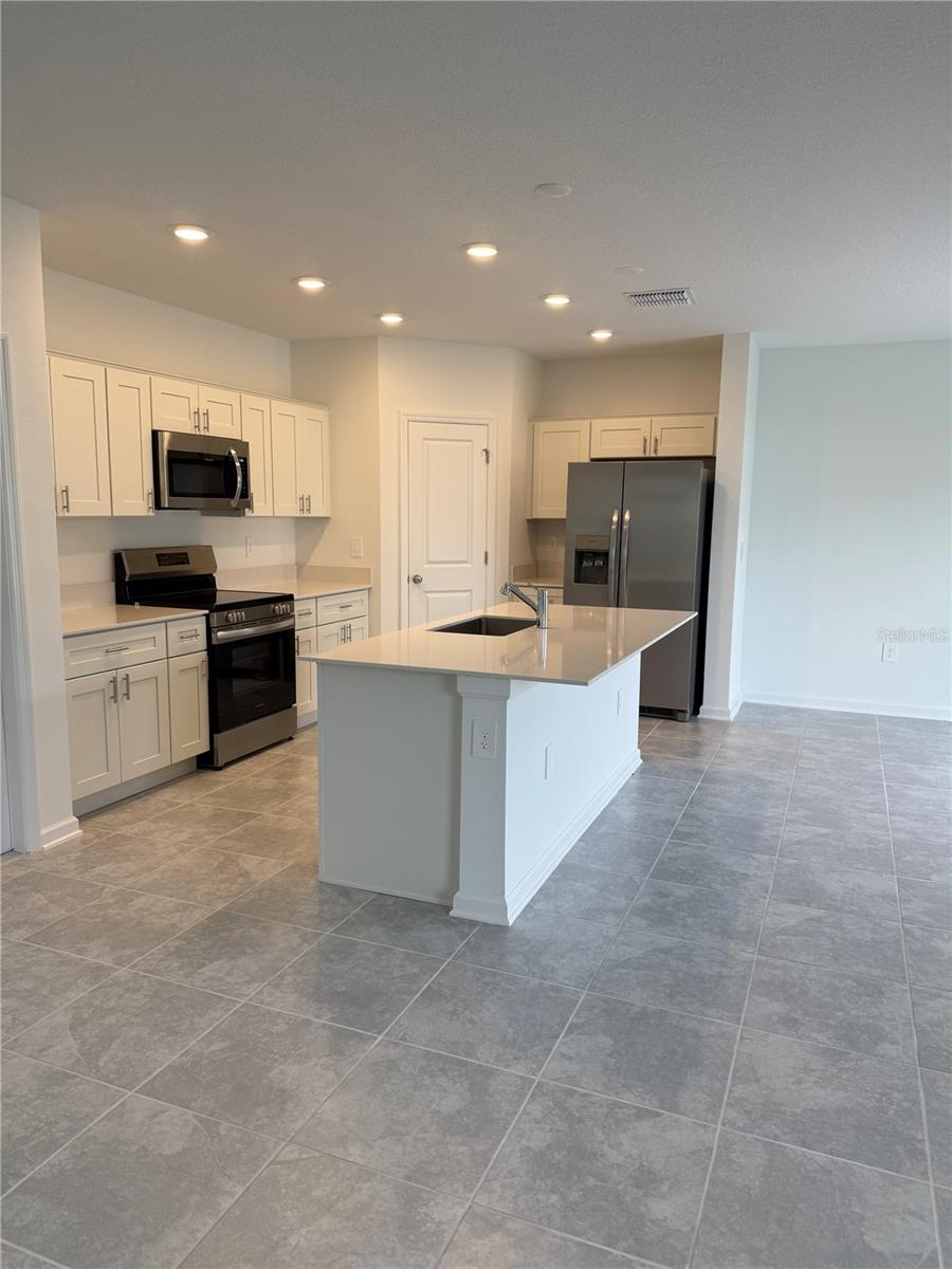 RANCHES/LK MCLEOD II - Residential Lease