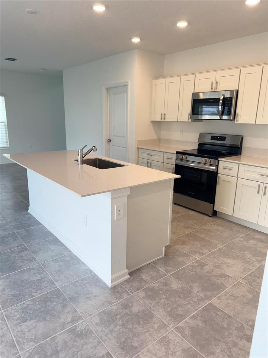 RANCHES/LK MCLEOD II - Residential Lease