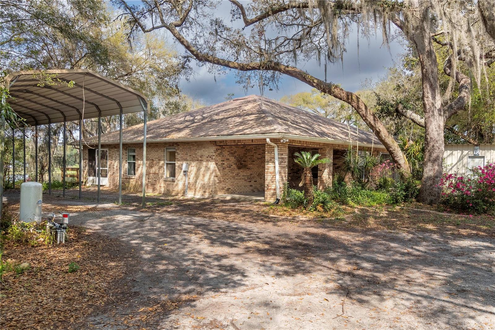 50 LAKE DRIVE 1/2