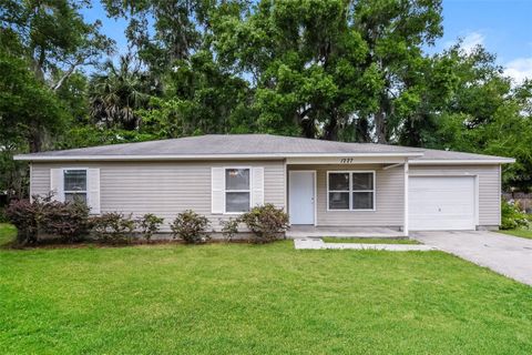 A home in EUSTIS