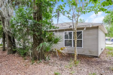 A home in EUSTIS