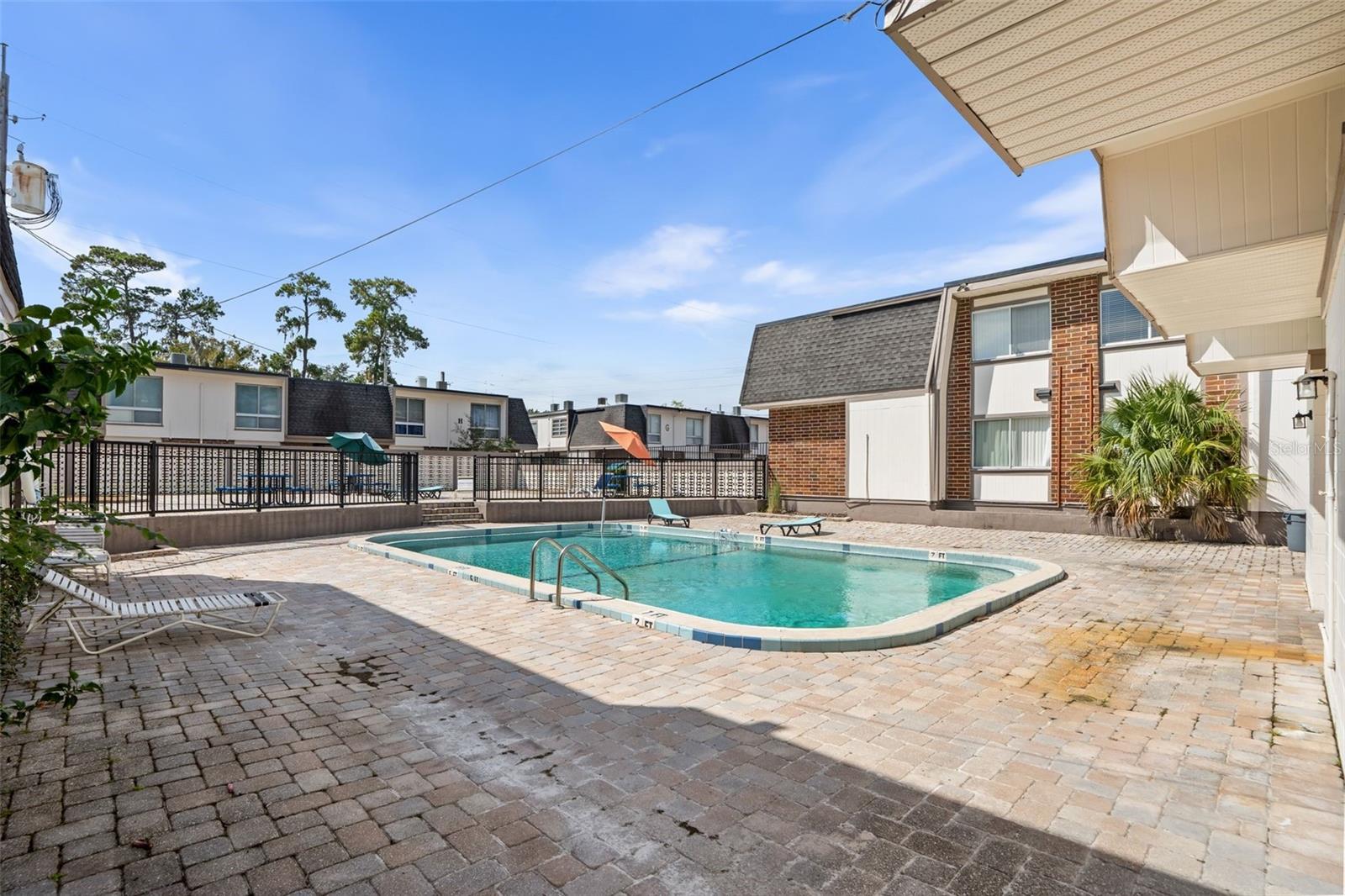 SUMMIT HOUSE - Residential