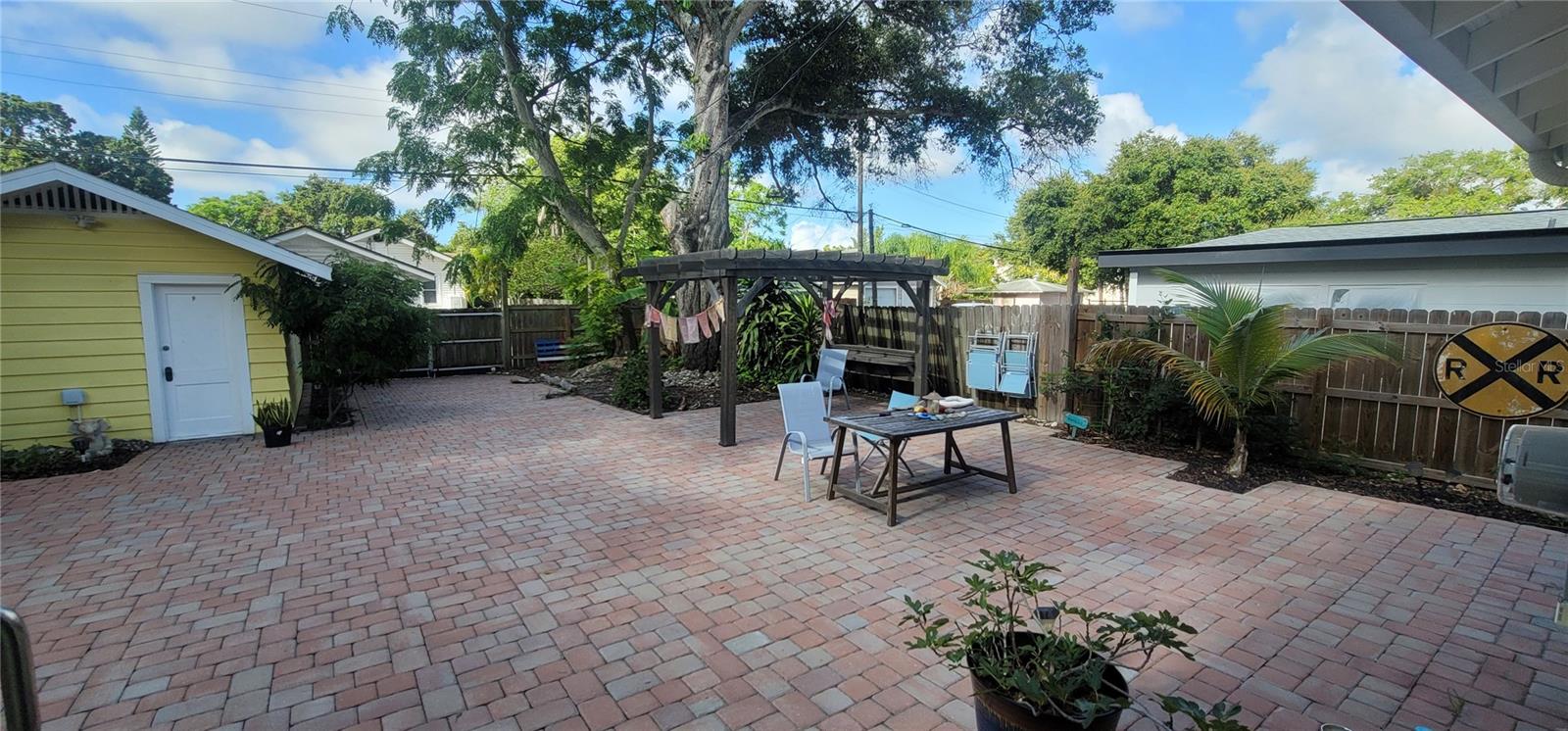 HALLS CENTRAL AVE 2 - Residential Lease