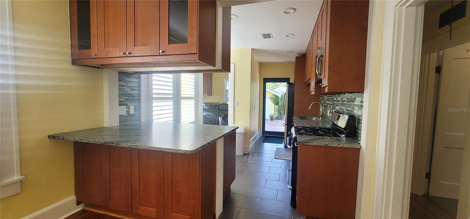 HALLS CENTRAL AVE 2 - Residential Lease