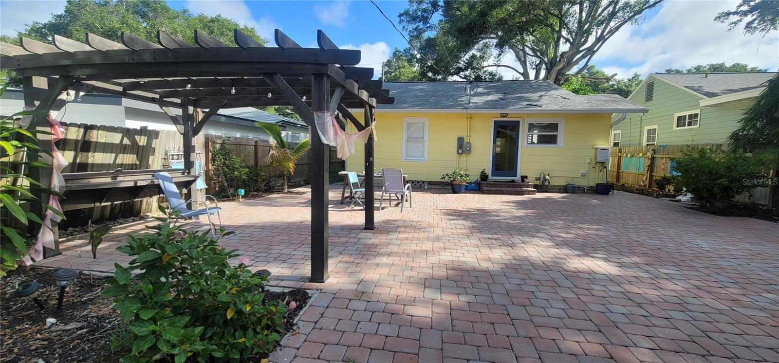 HALLS CENTRAL AVE 2 - Residential Lease