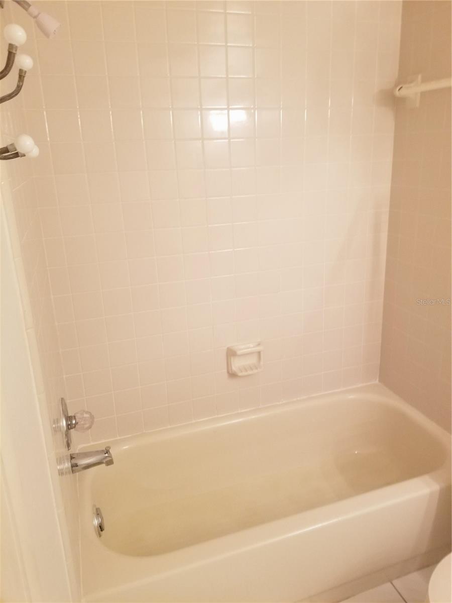 THE OAKS UNIT II A CONDO - Residential