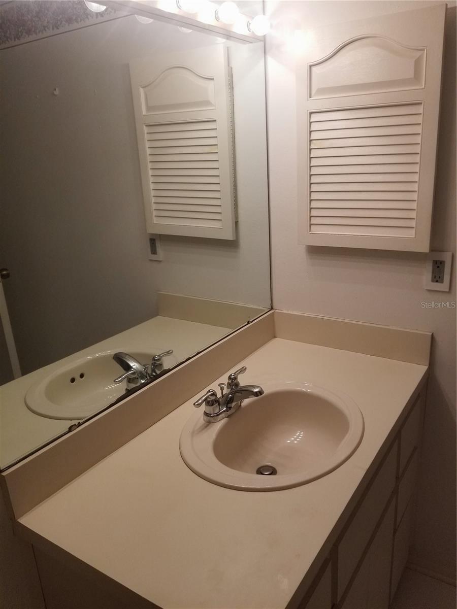 THE OAKS UNIT II A CONDO - Residential