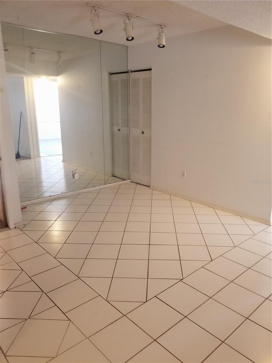 THE OAKS UNIT II A CONDO - Residential