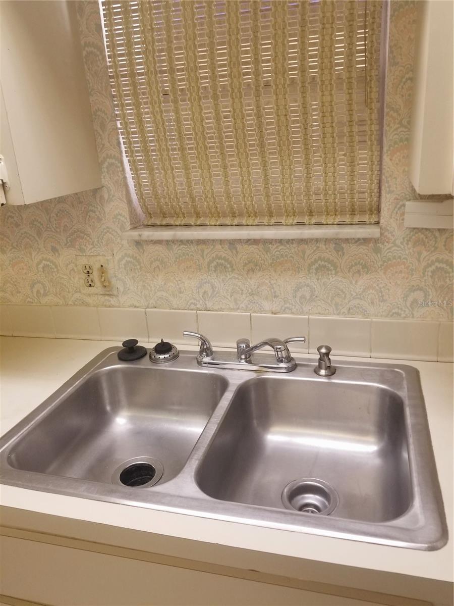 THE OAKS UNIT II A CONDO - Residential