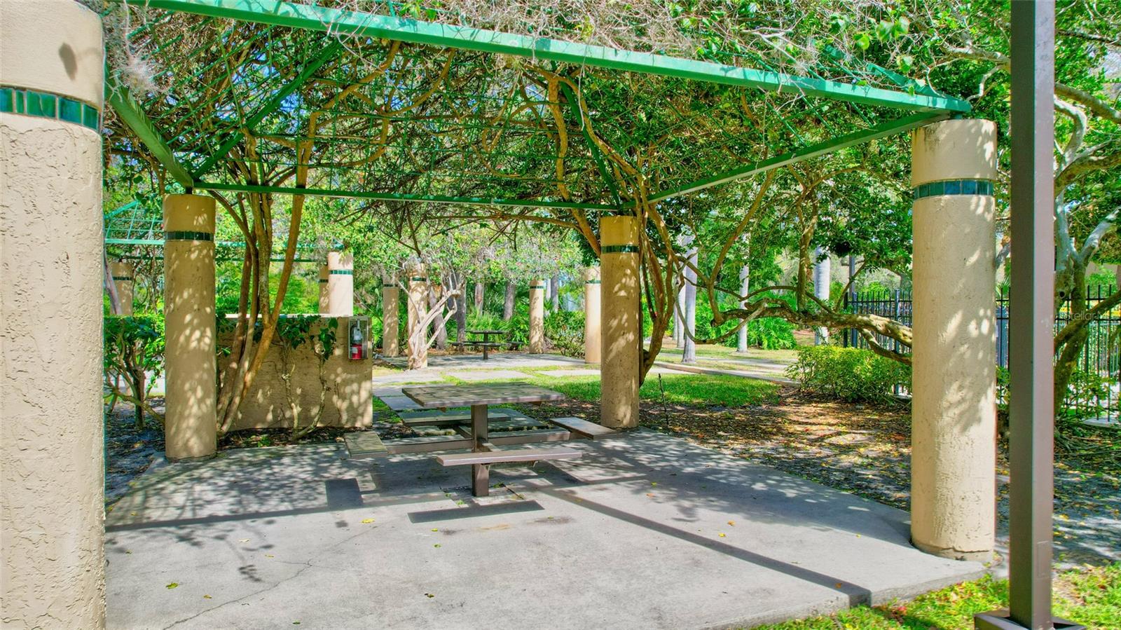 VINTAGE GRAND - Residential