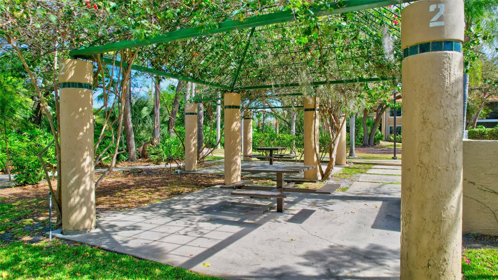 VINTAGE GRAND - Residential