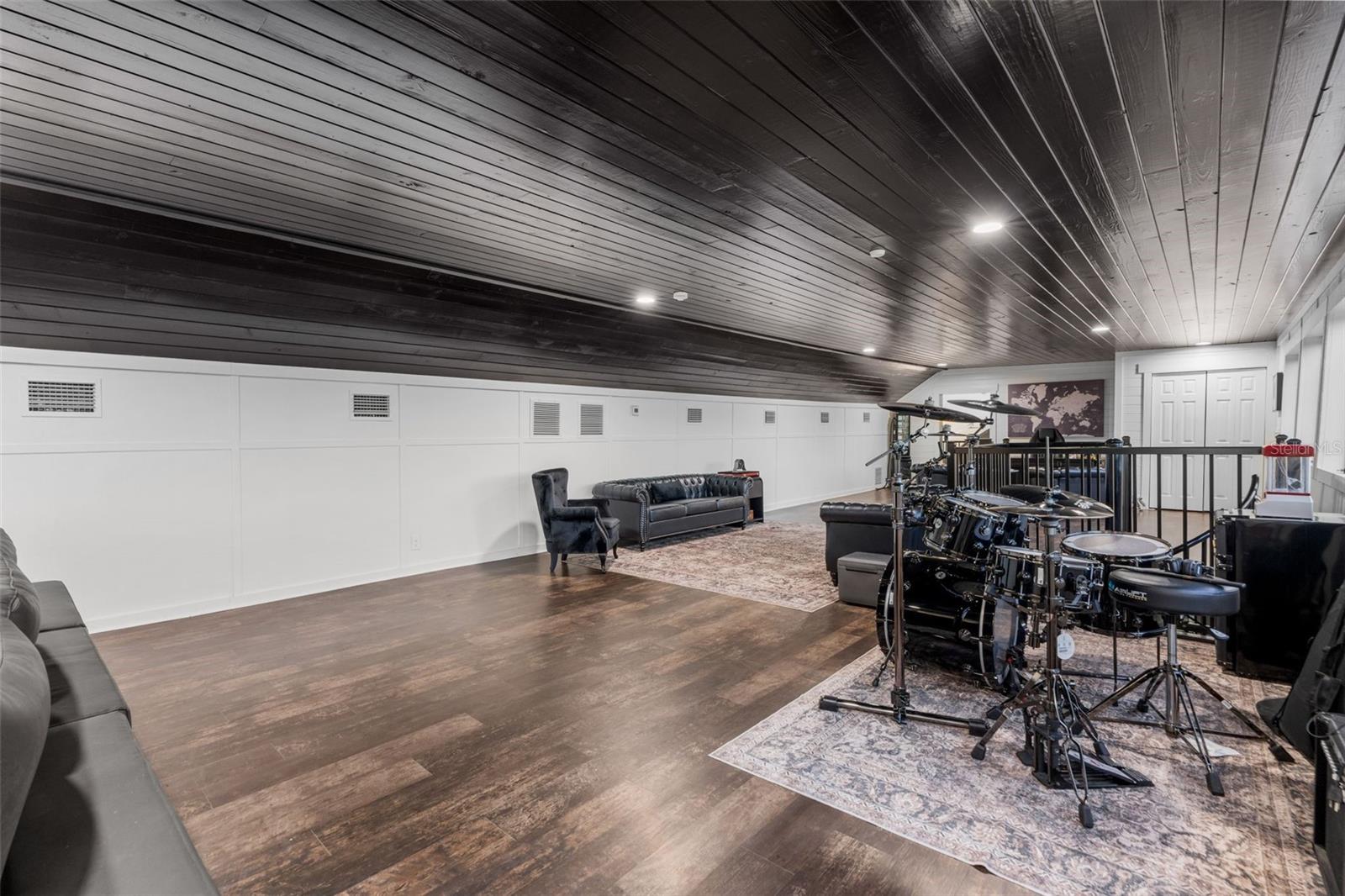 NON SUBDIVIDED - Residential