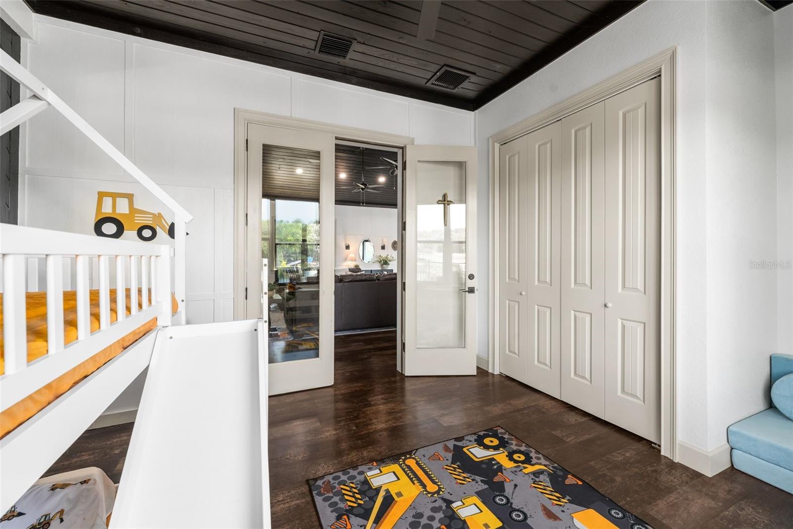 NON SUBDIVIDED - Residential