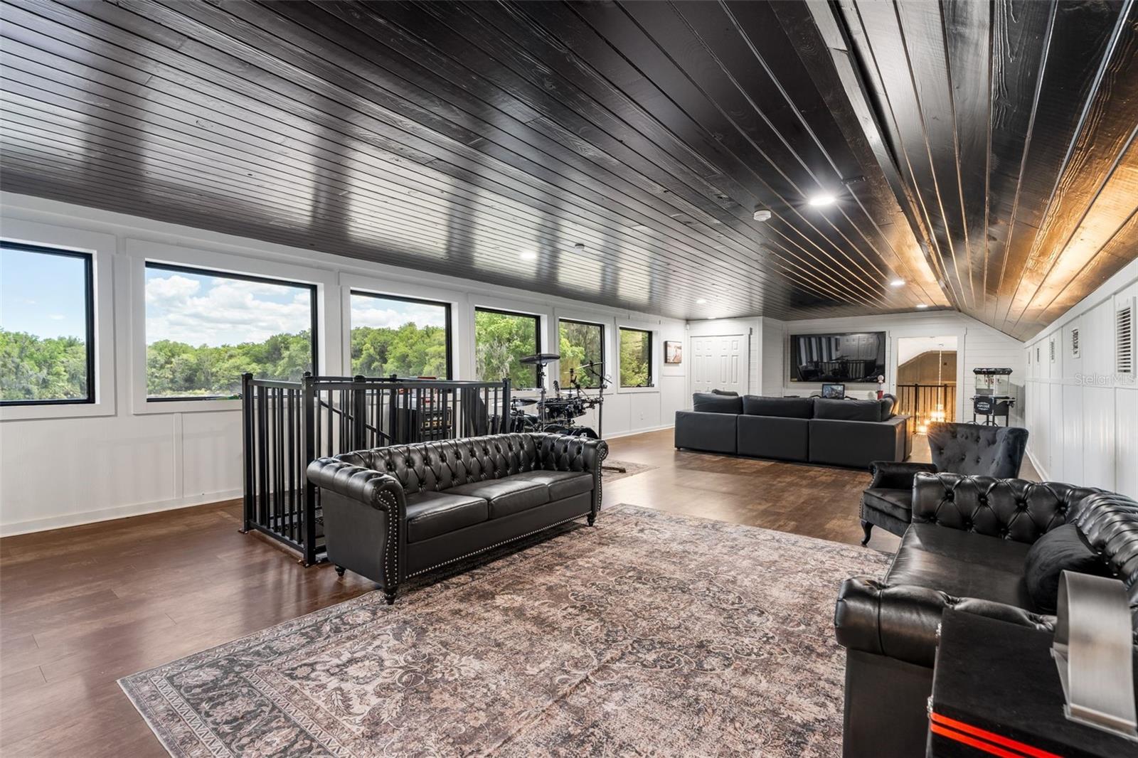 NON SUBDIVIDED - Residential