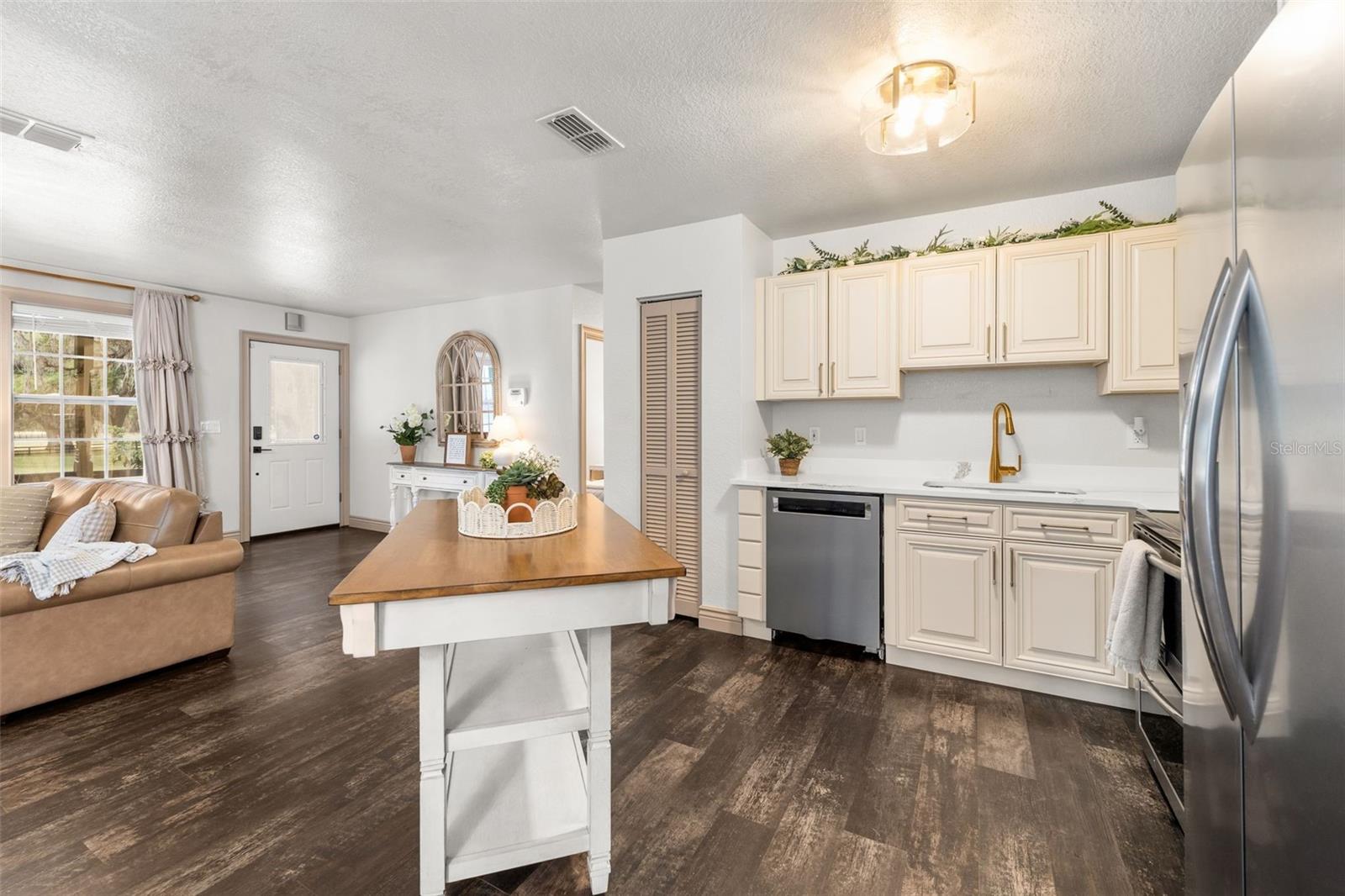 NON SUBDIVIDED - Residential