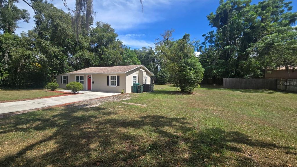 Photo of 303 Josephine Avenue, Fruitland Park, FL 34731 (MLS # TB8464417)