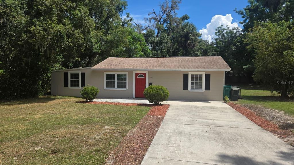 Photo of 303 Josephine Avenue, Fruitland Park, FL 34731 (MLS # TB8464417)