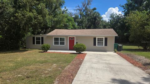 Photo of 303 Josephine Avenue, Fruitland Park, FL 34731 (MLS # TB8464417)
