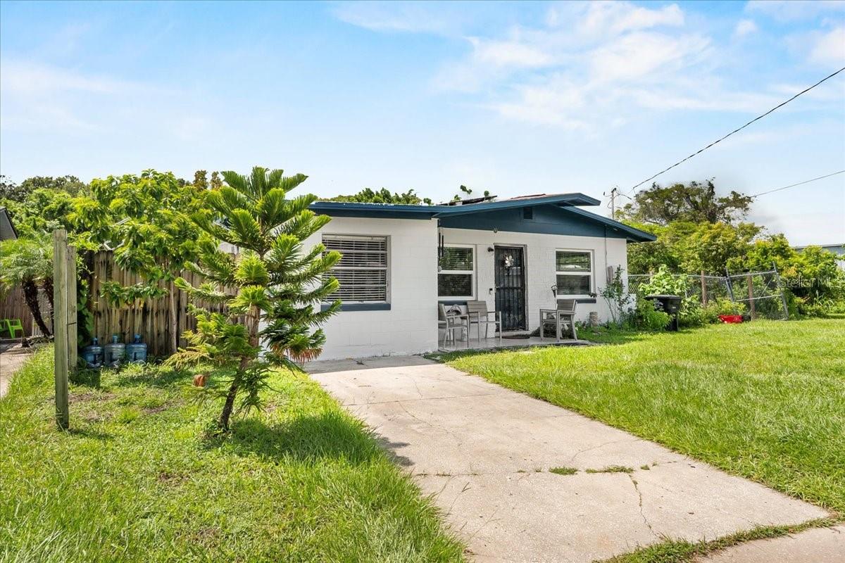 Welcome to this stylishly renovated 4-bedroom, 2-bathroom home, designed with both comfort and functionality in mind. Featuring a spacious bonus room, this property is ideal for a growing family, remote work setup, or entertainment space. Interior Features include a fully upgraded kitchen with quartz countertops, ample cabinetry, and stainless steel appliances, an indoor laundry room for added convenience, ceiling fans in every room to enhance comfort, fresh interior & exterior paint, new windows (2023), a 6-year-old roof and A/C unit, energy-efficient solar panels to help reduce utility costs and support sustainable living. Outdoor oasis with generous backyard with no rear neighbors for enhanced privacy, fruit-bearing trees including banana, avocado, and mango – enjoy your own fresh harvest. Perfect space for recreation, gardening, or entertaining. Prime Location: Walking distance to Catalina Park – enjoy basketball, outdoor workouts, picnics, or tranquil views of Lake King. Don't miss your chance to call this stunning home your own – schedule a private tour today!