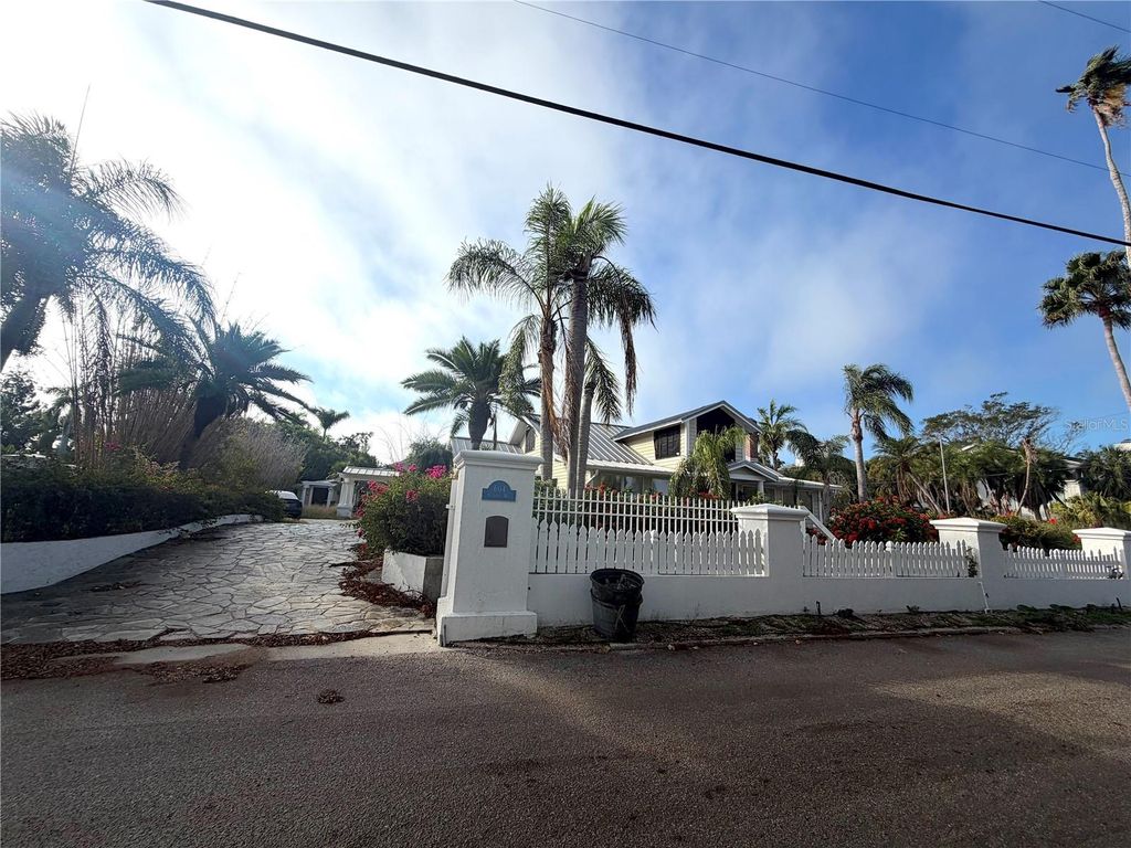 Photo of 604 Norsota Way, Sarasota, FL 34242 (MLS # A4681205)