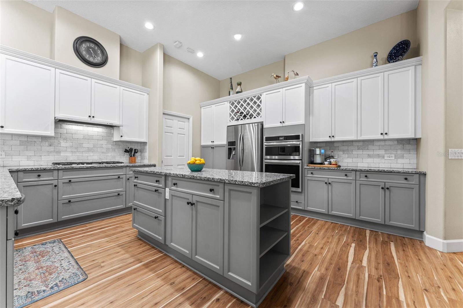 WELLINGTON MANOR PH 2 - Residential