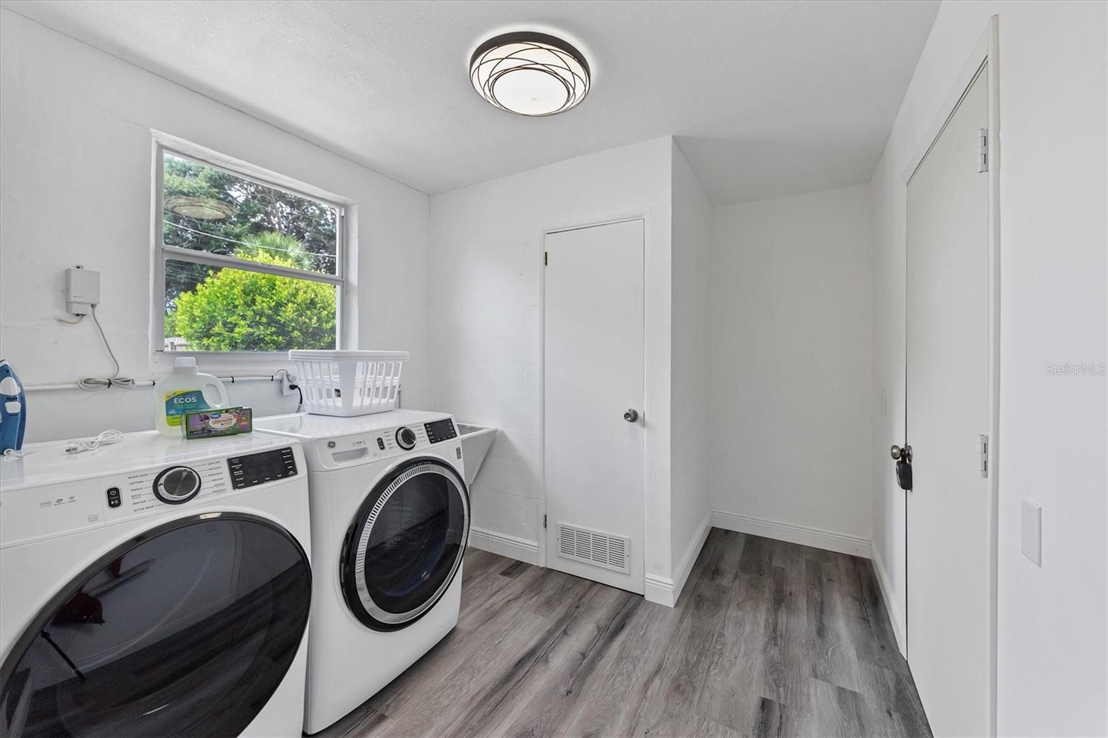 RICHMOND HILL - Residential