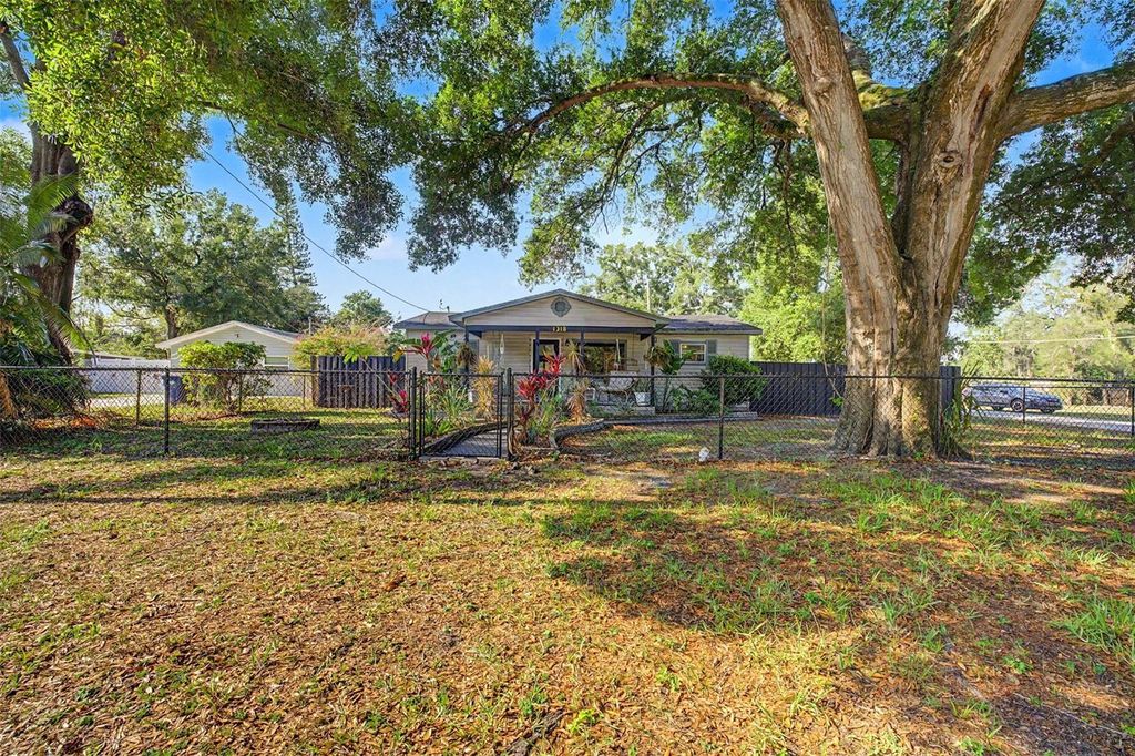 Photo of 1318 W Rambla Street, Tampa, FL 33612 (MLS # TB8510484)