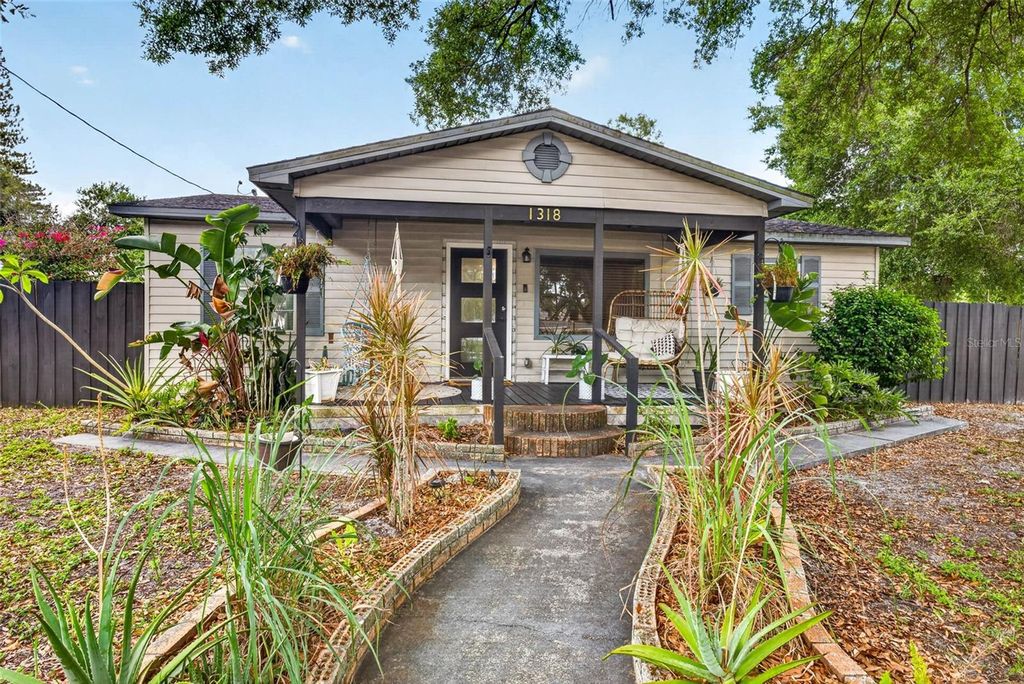 Photo of 1318 W Rambla Street, Tampa, FL 33612 (MLS # TB8510484)