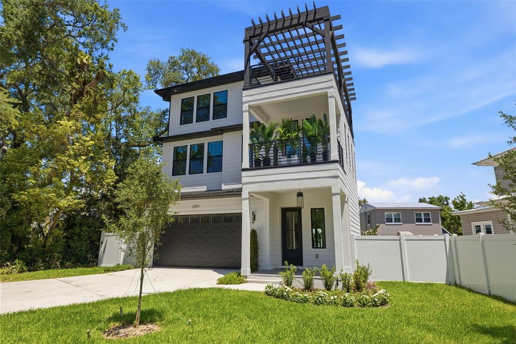 Photo of 2301 N Ridgewood Avenue, Tampa, FL 33602 (MLS # TB8501183)