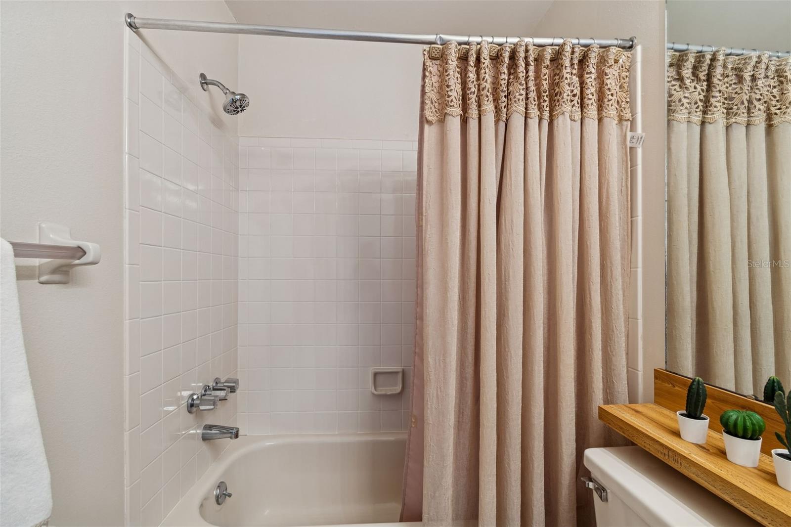 BELLE OAK VILLAS - Residential