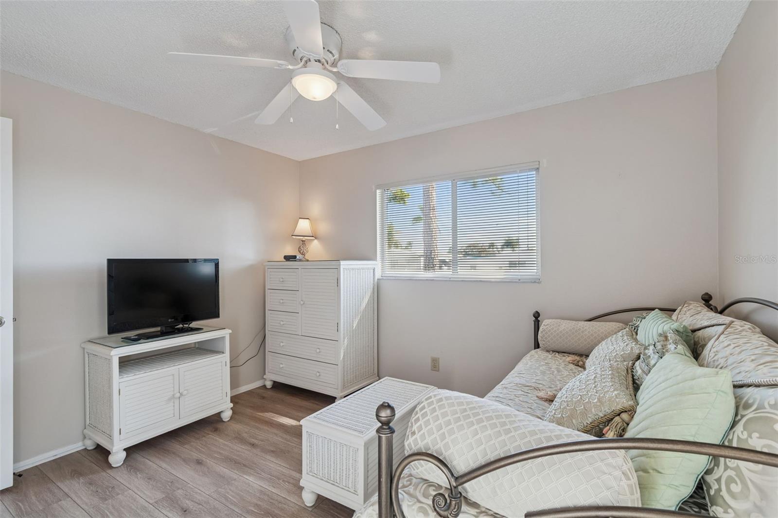 BELLE OAK VILLAS - Residential