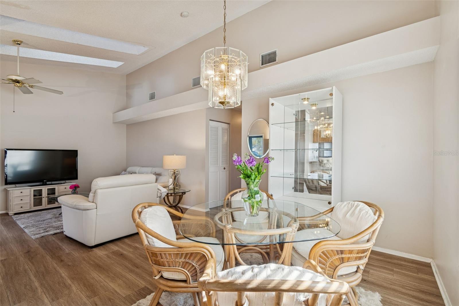 BELLE OAK VILLAS - Residential