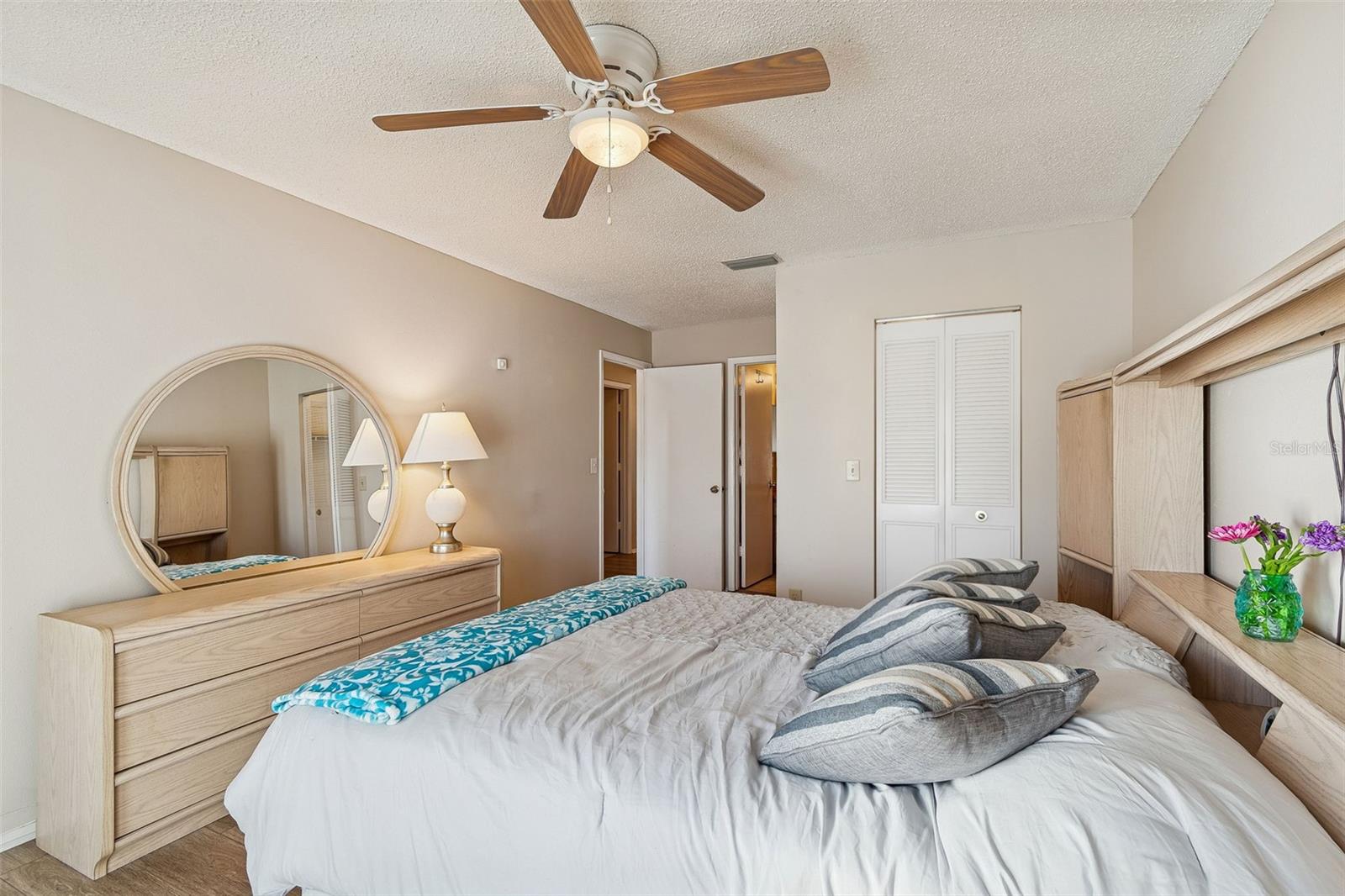 BELLE OAK VILLAS - Residential