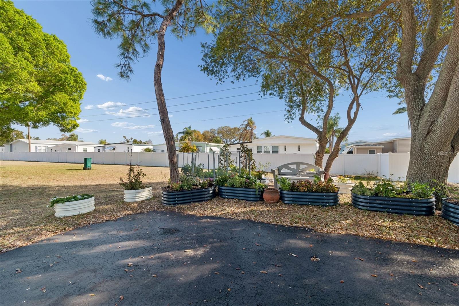 BELLE OAK VILLAS - Residential