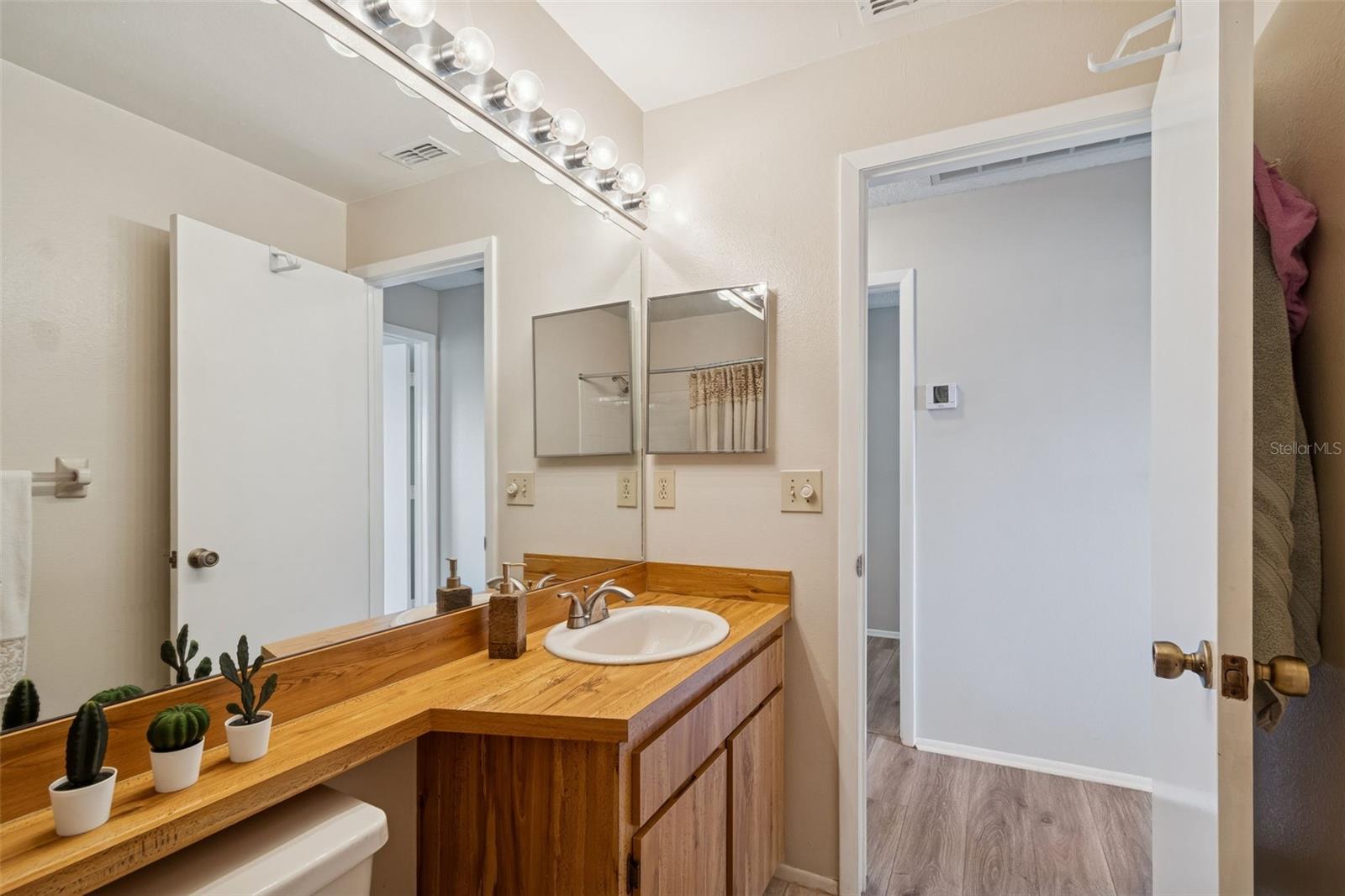 BELLE OAK VILLAS - Residential