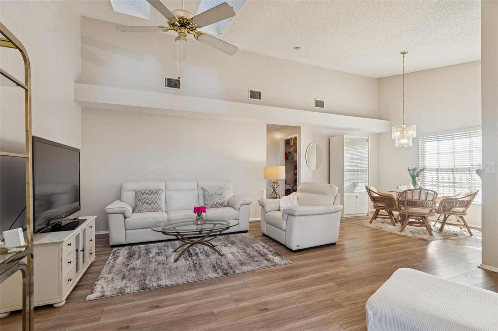 BELLE OAK VILLAS - Residential