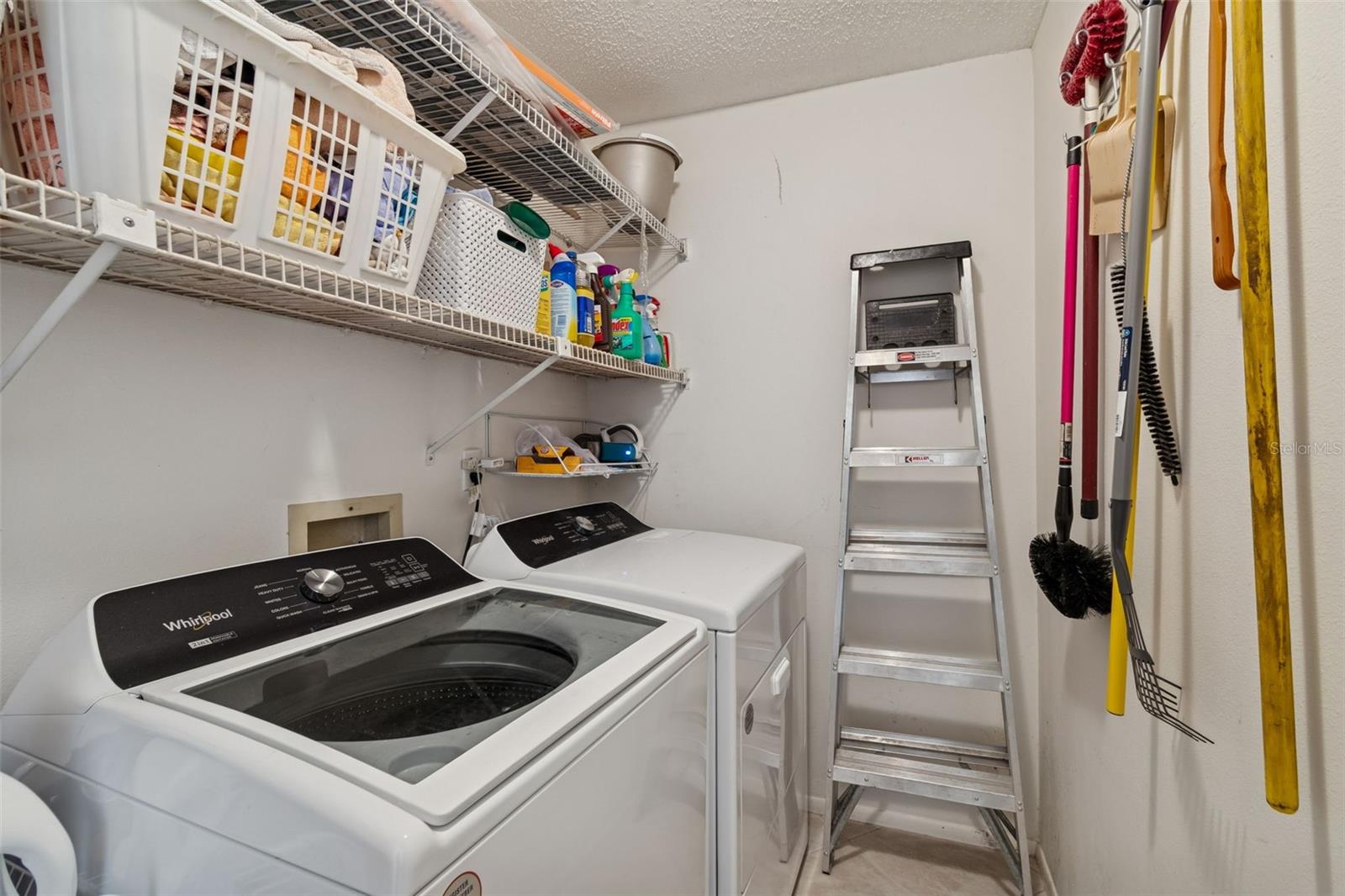 BELLE OAK VILLAS - Residential