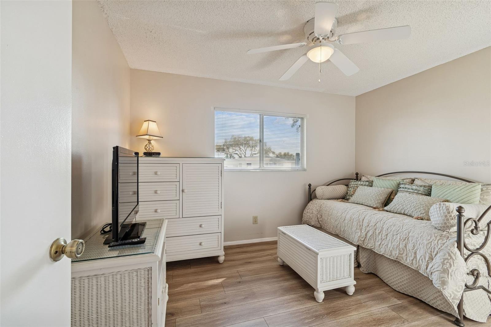 BELLE OAK VILLAS - Residential