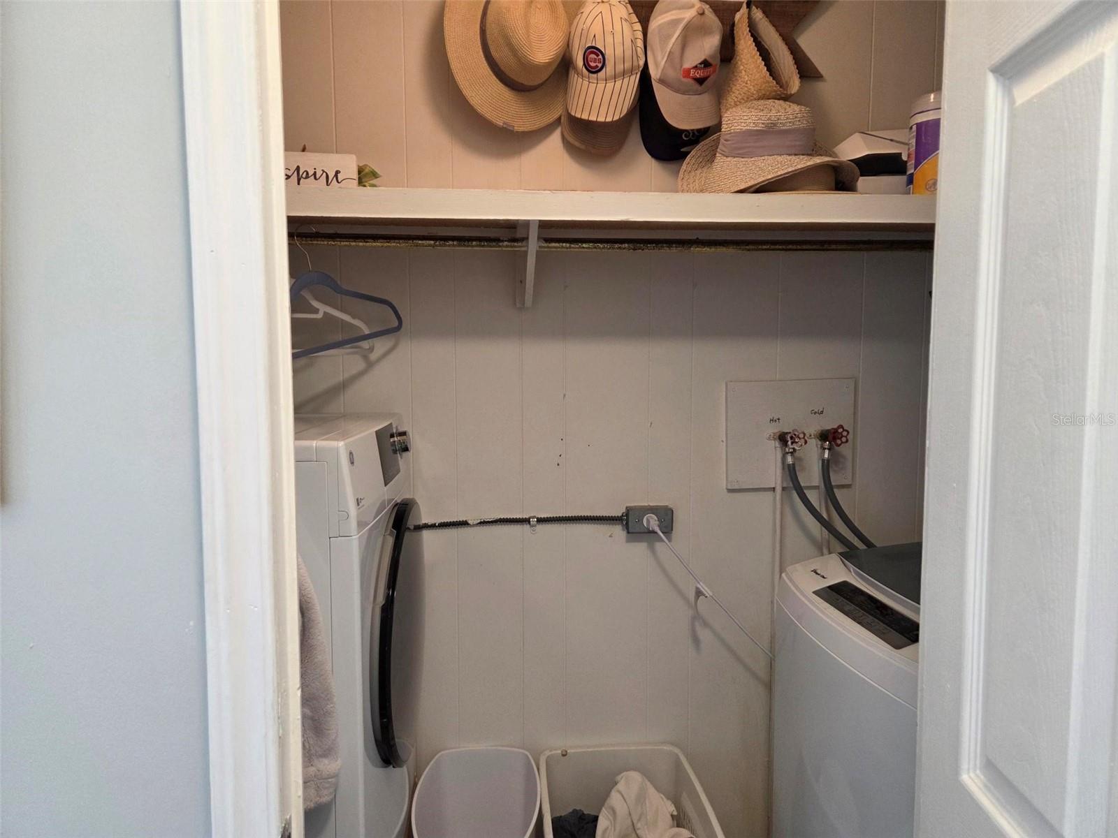 OAKWOOD MANOR - Residential