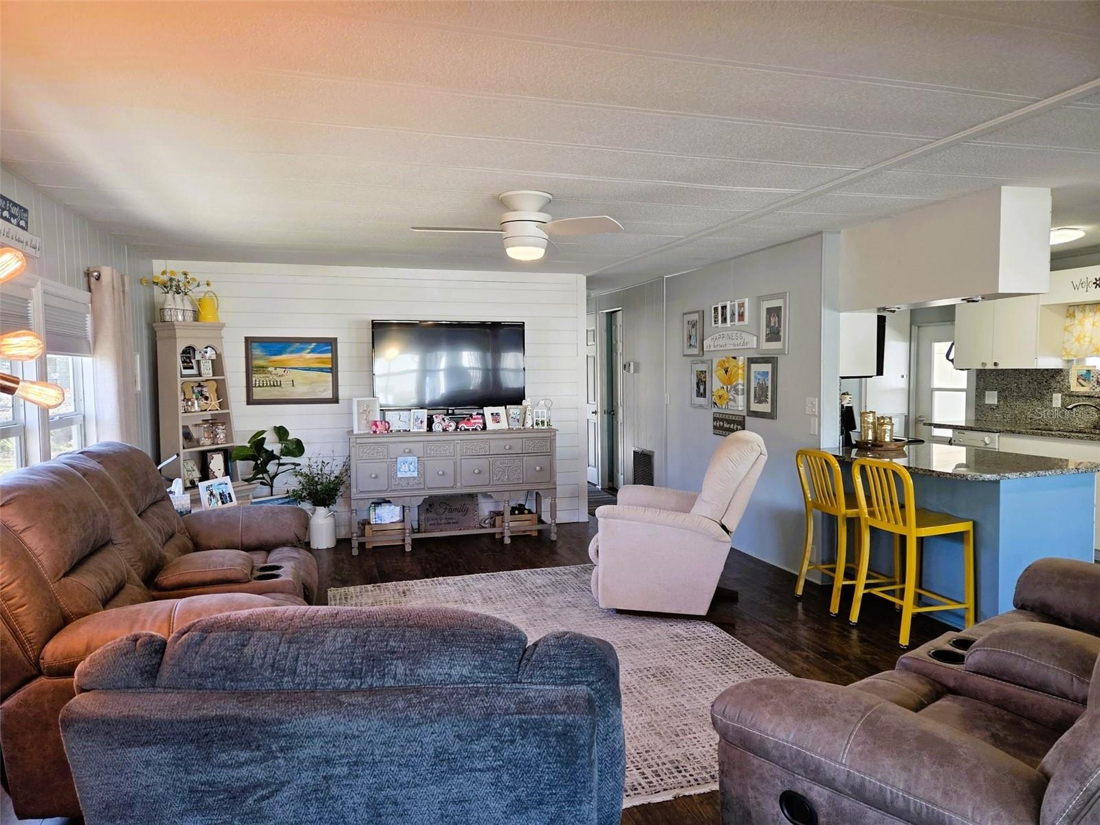 OAKWOOD MANOR - Residential