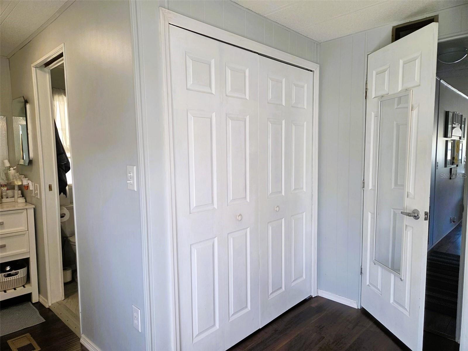 OAKWOOD MANOR - Residential