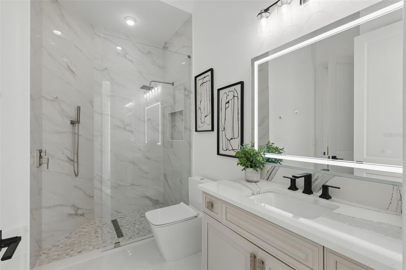 KEENES POINTE - Residential